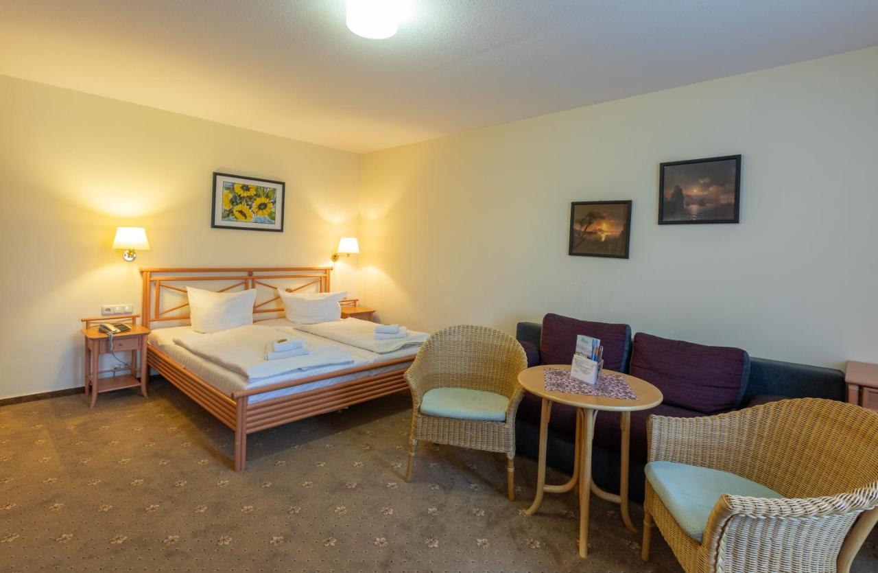 Hotel Am Wariner See エクステリア 写真