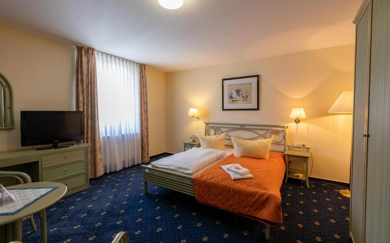 Hotel Am Wariner See エクステリア 写真
