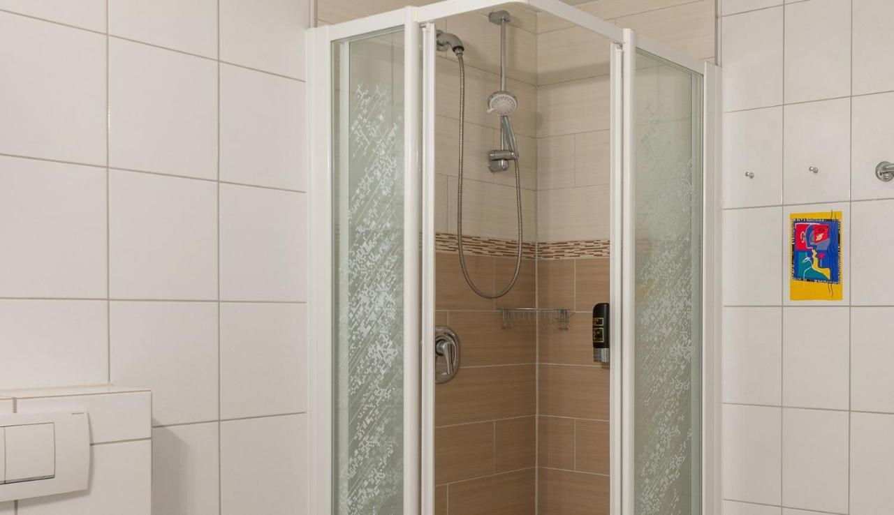 Hotel Am Wariner See エクステリア 写真