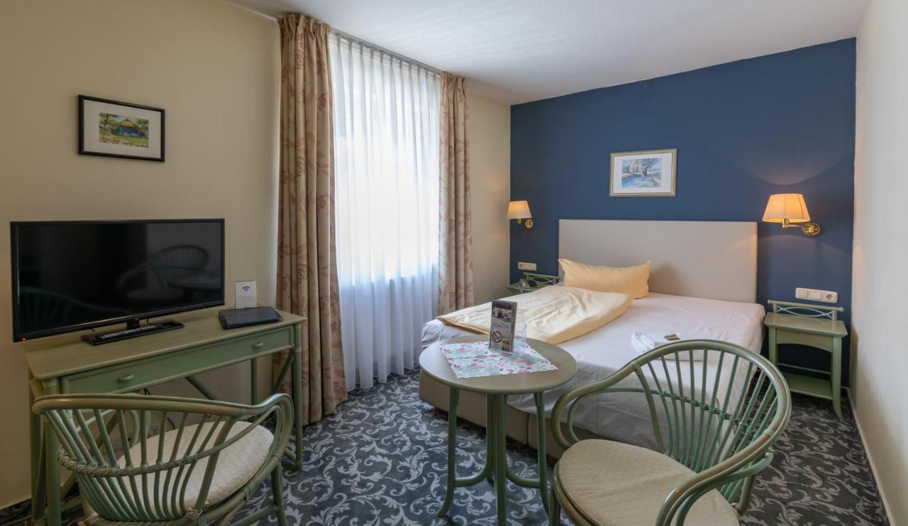 Hotel Am Wariner See エクステリア 写真