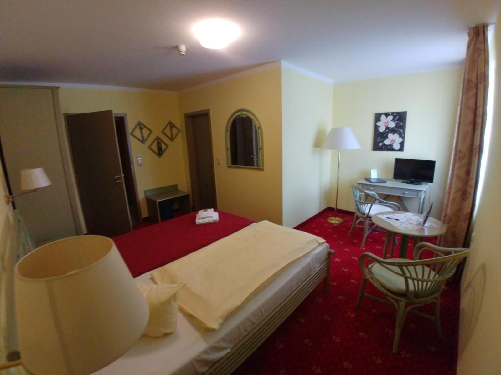 Hotel Am Wariner See エクステリア 写真