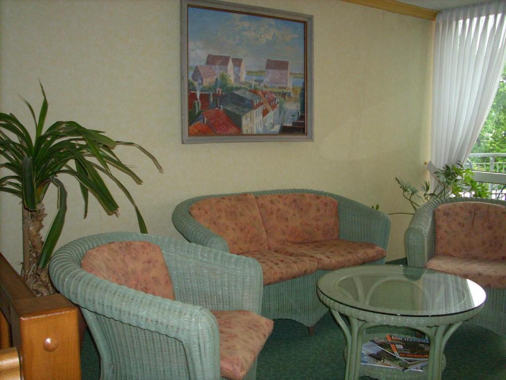 Hotel Am Wariner See エクステリア 写真