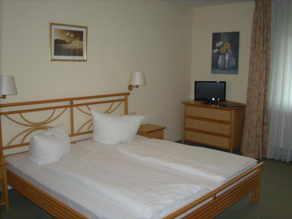 Hotel Am Wariner See エクステリア 写真