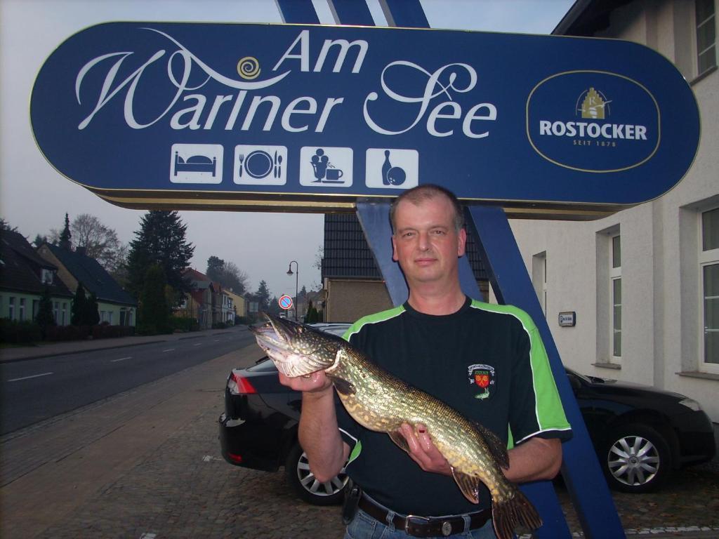 Hotel Am Wariner See エクステリア 写真