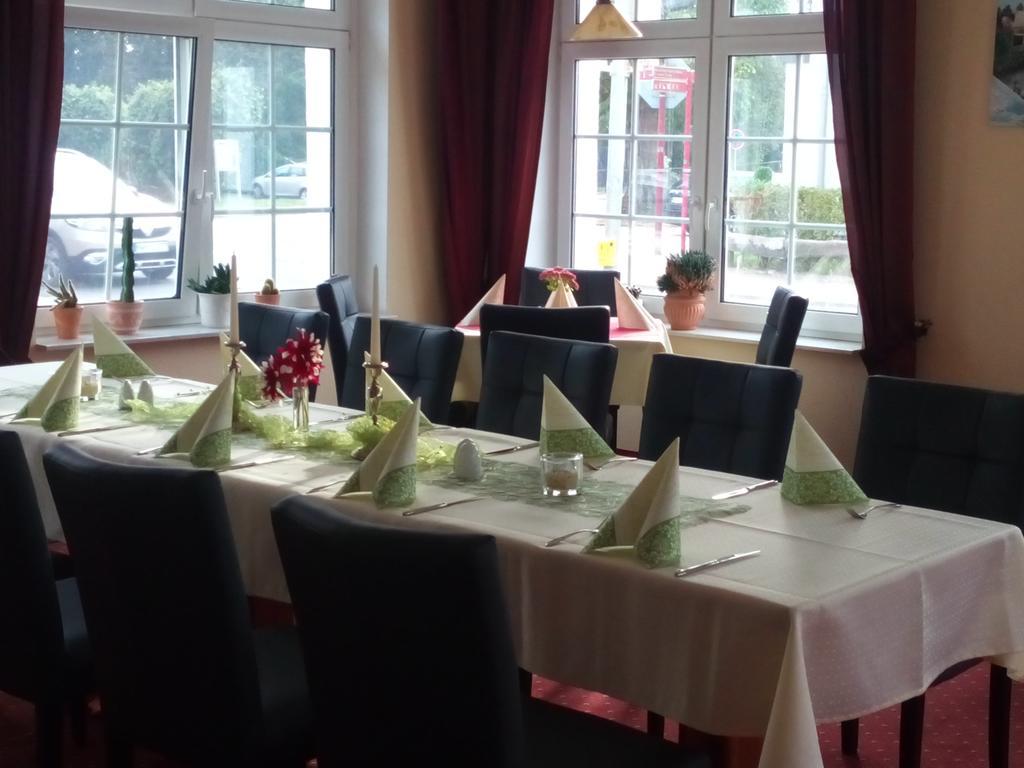 Hotel Am Wariner See エクステリア 写真