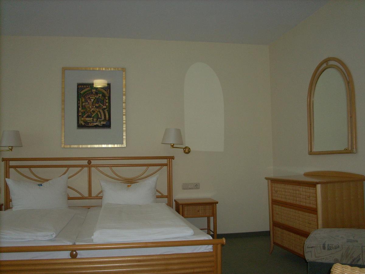 Hotel Am Wariner See エクステリア 写真