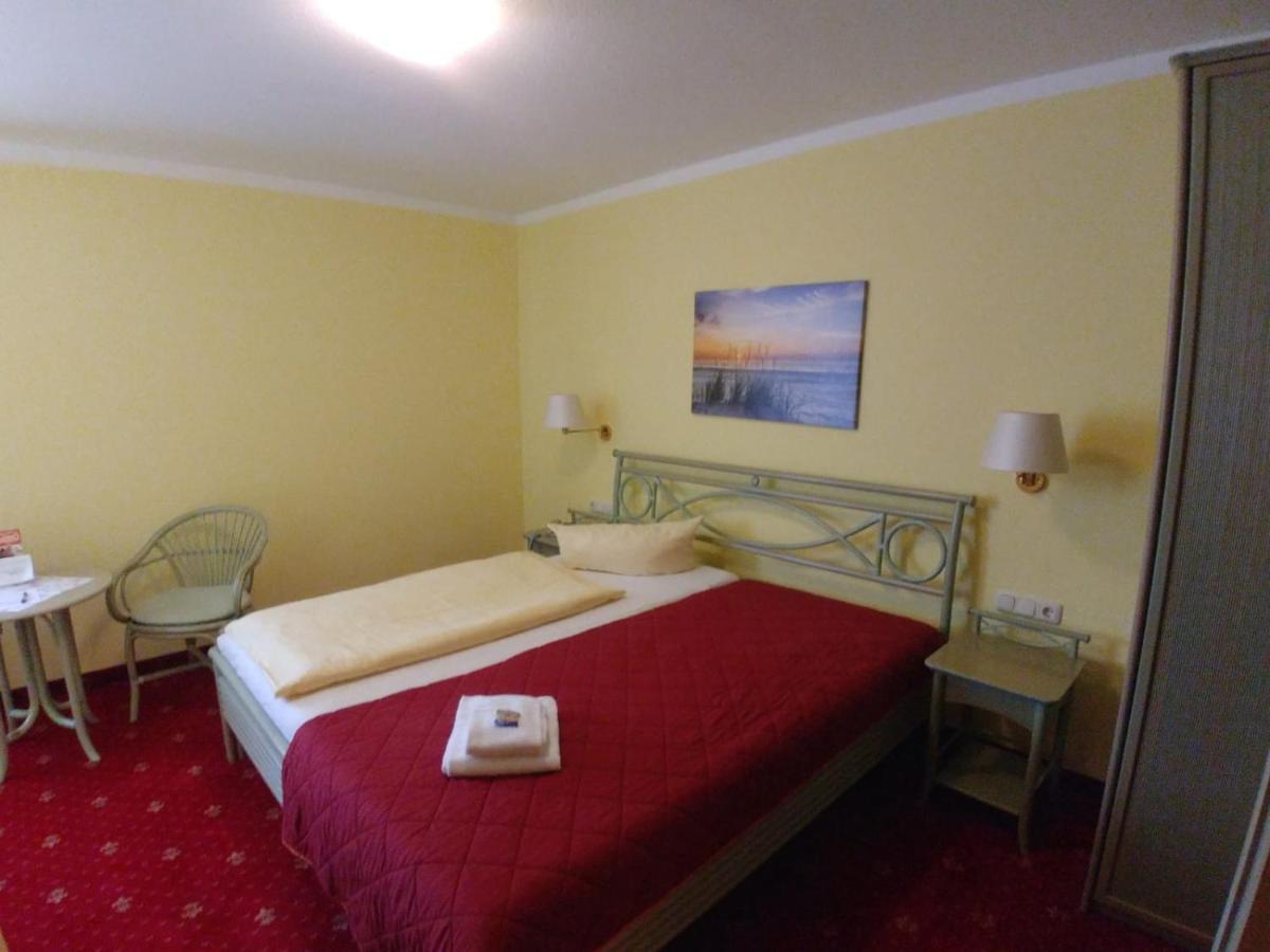 Hotel Am Wariner See エクステリア 写真